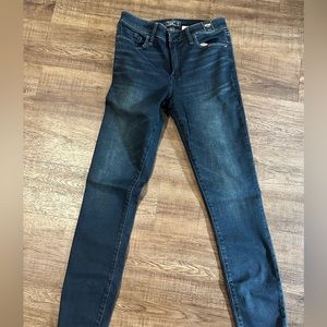 Brand new Abercrombie and ditch, mid rise skinny ankle jeans. 27/4 Long
